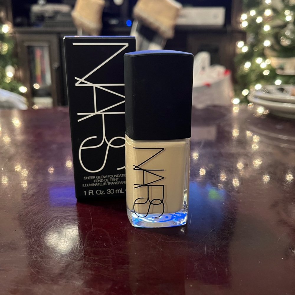NARS Siberia Sheer Glow Foundation